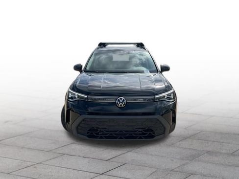 Used 2025 Volkswagen Taos SE image 2