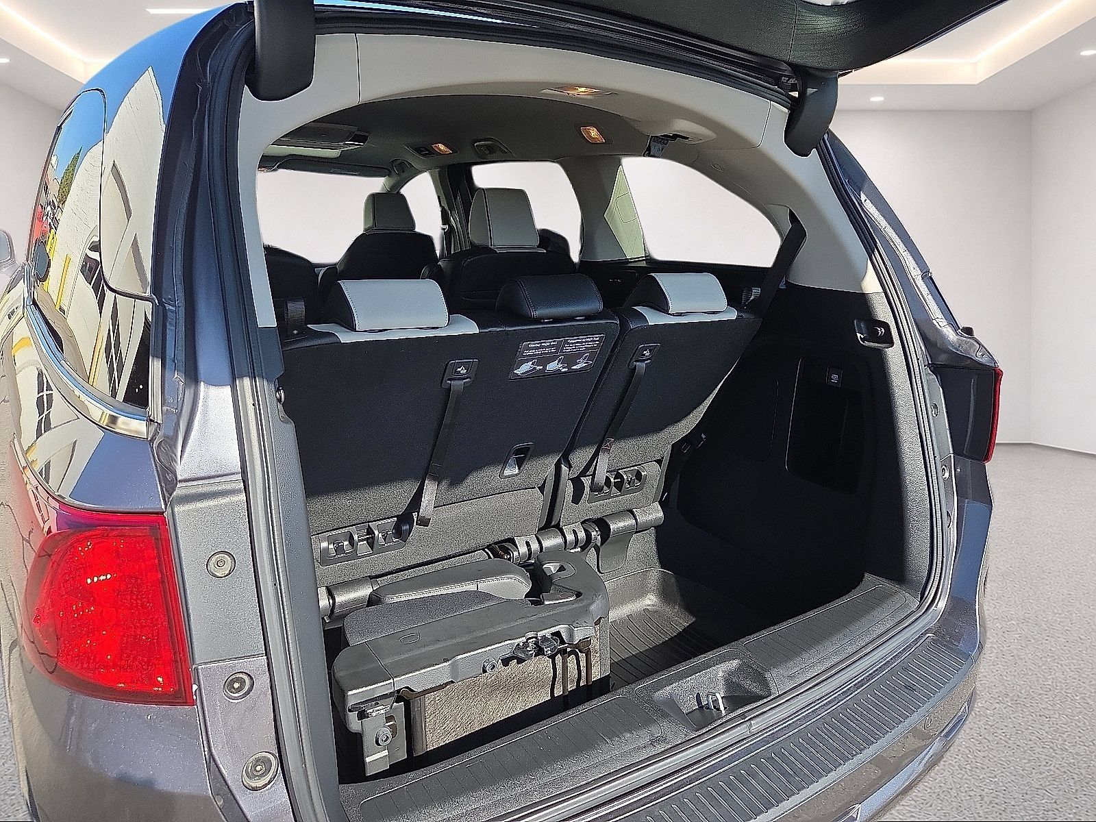 Used 2025 Honda Odyssey Elite image 18