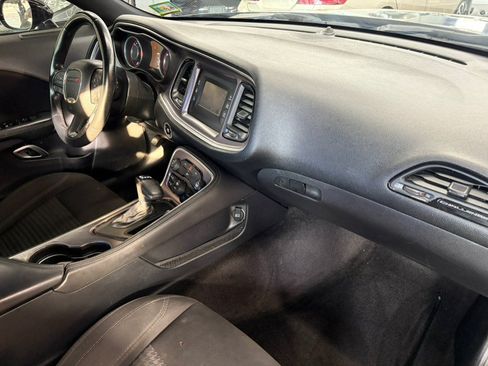 Used 2015 Dodge Challenger SXT RWD image 13