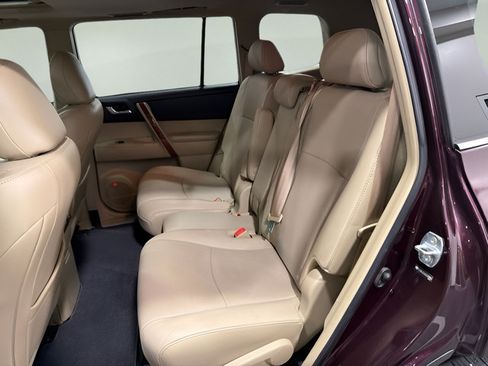Used 2013 Toyota Highlander Limited AWD/4WD image 31