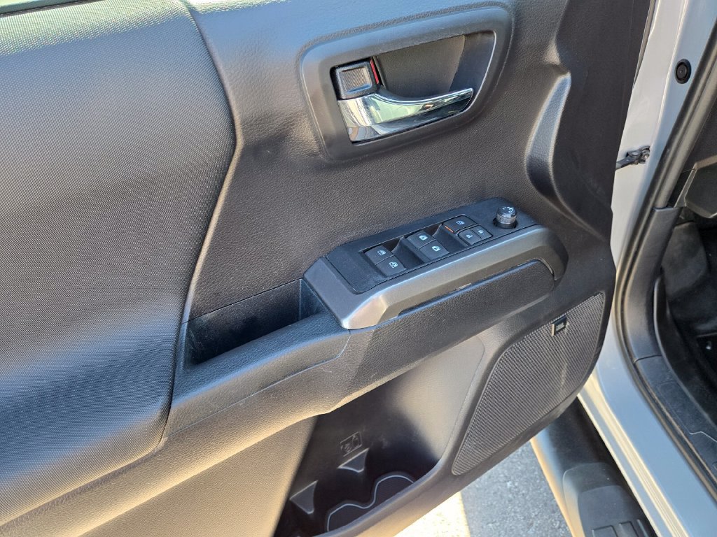 Used 2020 Toyota Tacoma TRD Off-Road w/ TRD Premium Off Road Package AWD/4WD image 12