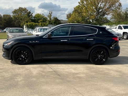 Used 2018 Maserati Levante image 3
