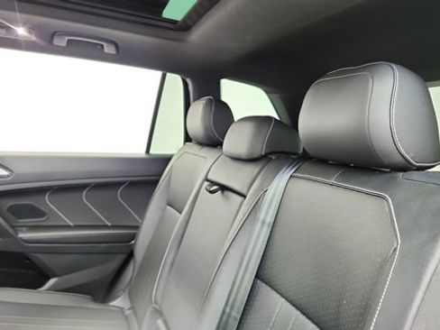 Used 2022 Volkswagen Tiguan SE R-Line image 33