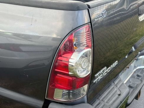Used 2010 Toyota Tacoma PreRunner w/ SR5 Pkg #2 RWD image 9