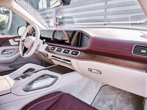 Used 2024 Mercedes-Benz Maybach GLS 600 4MATIC image 39
