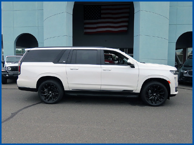 Used 2024 Cadillac Escalade ESV Sport Platinum w/ LPO, ONYX Package AWD/4WD image 2