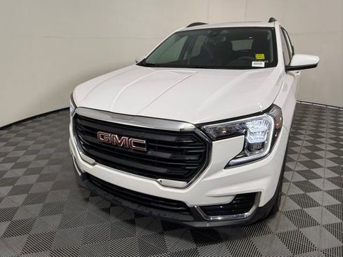Used 2022 GMC Terrain SLE w/ Driver Convenience Package image 2