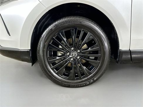 Used 2024 Toyota Venza Nightshade image 11