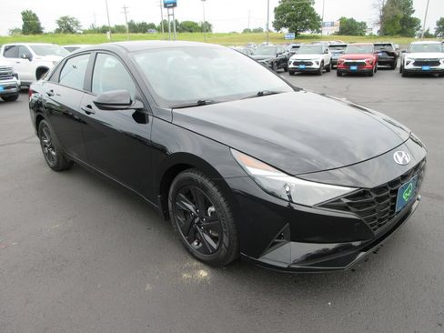 Used 2022 Hyundai Elantra SEL FWD image 7