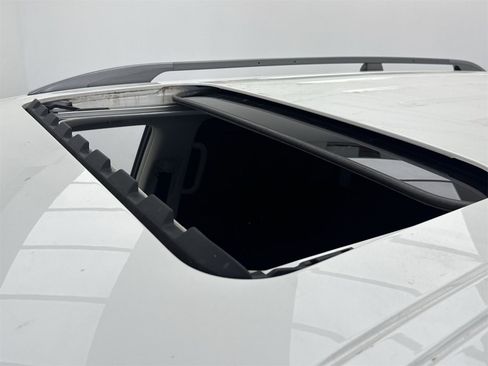 Used 2021 Nissan Armada SL w/ Captain's Chairs Package image 41