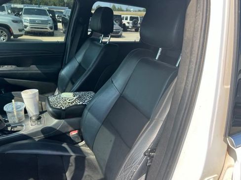 Used 2020 Jeep Grand Cherokee Laredo w/ Quick Order Package 2BN North AWD/4WD image 3