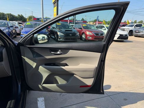 Used 2021 Kia Forte LXS FWD image 22