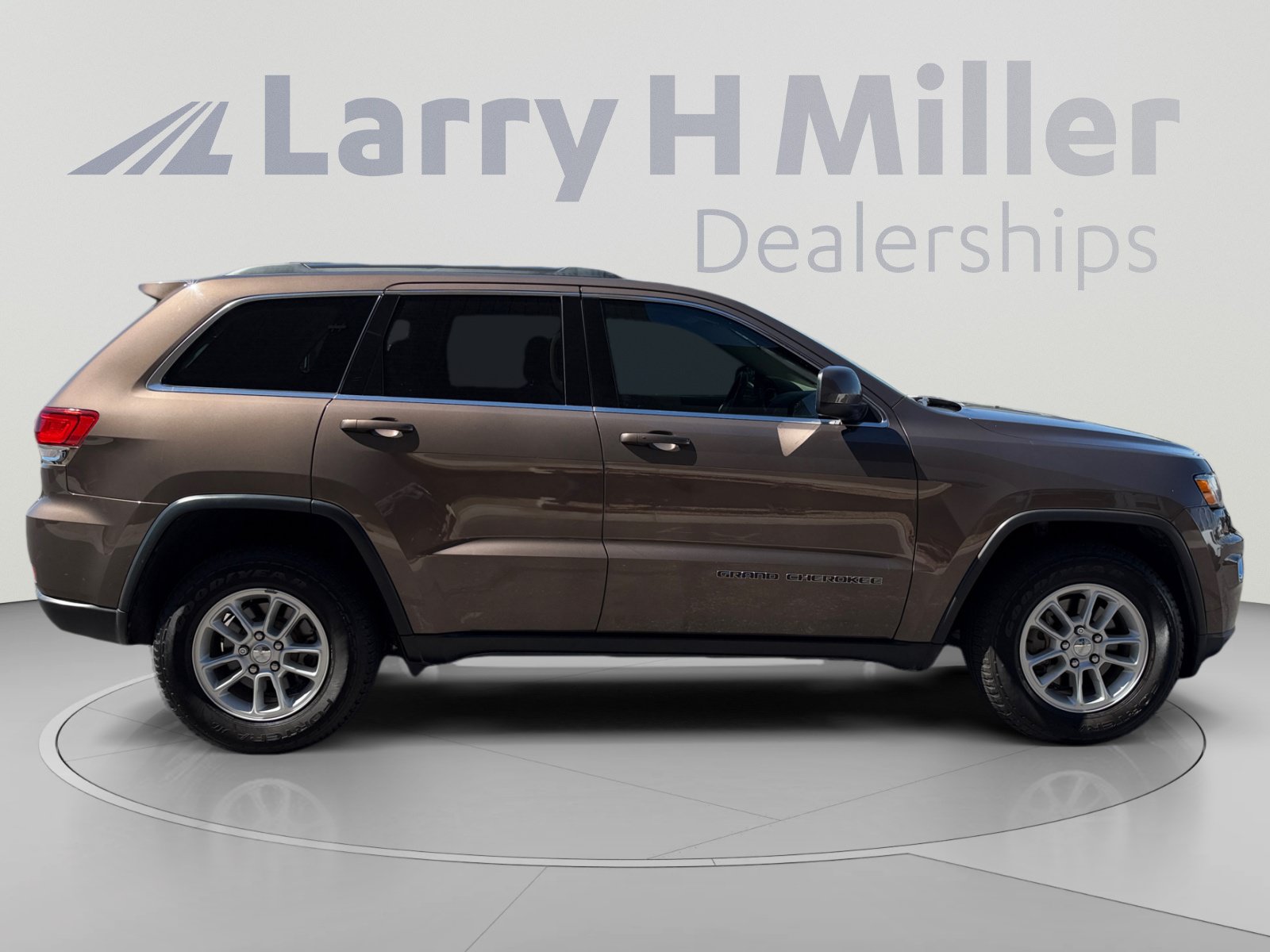 Used 2020 Jeep Grand Cherokee Laredo RWD image 6