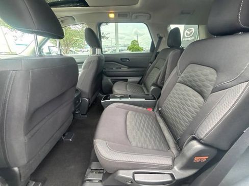 Used 2023 Nissan Pathfinder SV w/ SV Premium Package AWD/4WD image 19