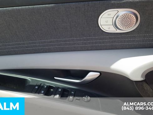 Certified 2025 Hyundai Elantra Limited FWD image 15
