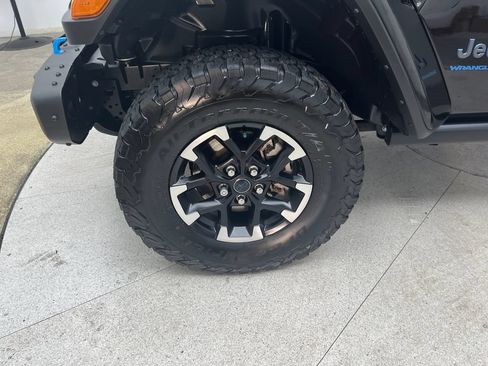 Used 2024 Jeep Wrangler Unlimited Rubicon 4xe AWD/4WD image 9