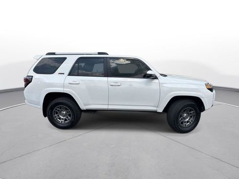Used 2018 Toyota 4Runner SR5 AWD/4WD image 5