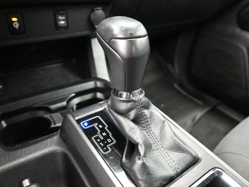 Used 2017 Toyota Tacoma TRD Sport image 16