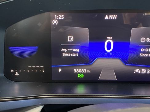 Certified 2023 Volkswagen Taos SE w/ Panoramic Sunroof Package FWD image 5