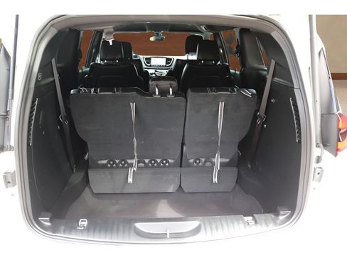 Used 2025 Chrysler Pacifica Select FWD image 18