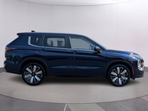 Used 2025 Mitsubishi Outlander SE FWD image 6