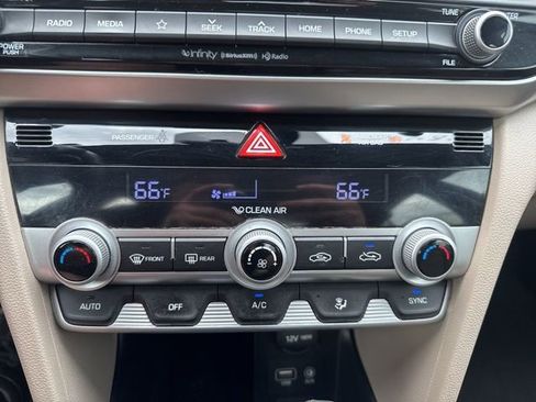 Used 2020 Hyundai Elantra Limited FWD image 21
