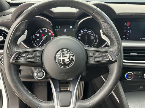 Used 2023 Alfa Romeo Stelvio Veloce AWD/4WD image 16