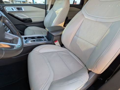 Used 2023 Ford Explorer Platinum w/ Technology Package AWD/4WD image 30