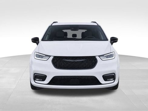 Used 2025 Chrysler Pacifica Limited FWD image 6