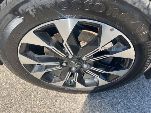 Used 2022 Kia Carnival EX FWD image 34