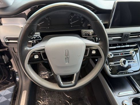 Used 2022 Lincoln Corsair AWD w/ Premium Package image 11