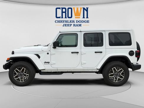 Used 2026 Jeep Wrangler Unlimited Sahara AWD/4WD image 6