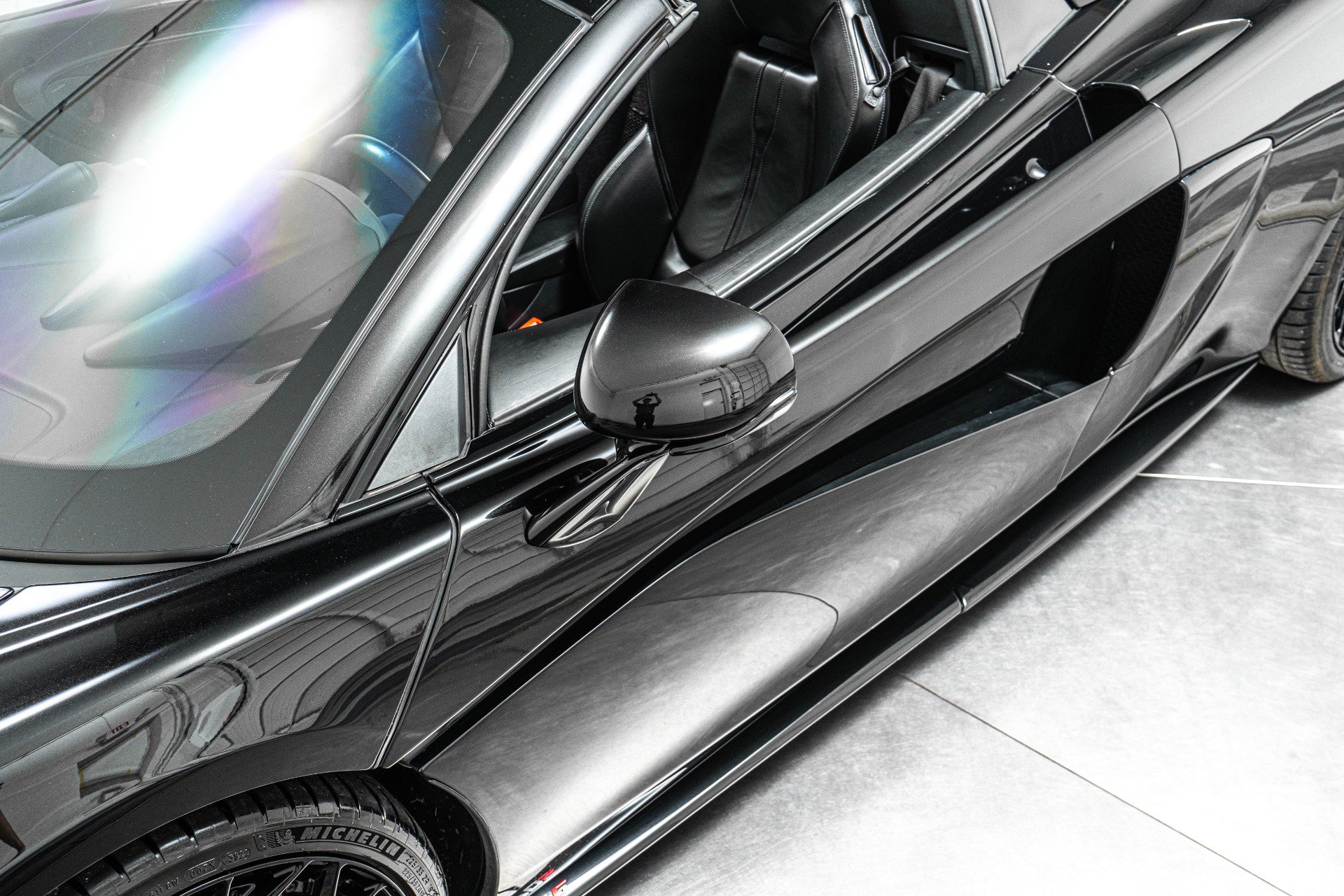 Used 2020 McLaren 570S Spider RWD image 31
