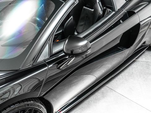 Used 2020 McLaren 570S Spider RWD image 31