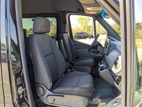 Used 2024 Mercedes-Benz Sprinter 2500 image 41