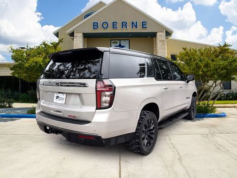 Used 2022 Chevrolet Suburban RST w/ Luxury Package AWD/4WD image 5