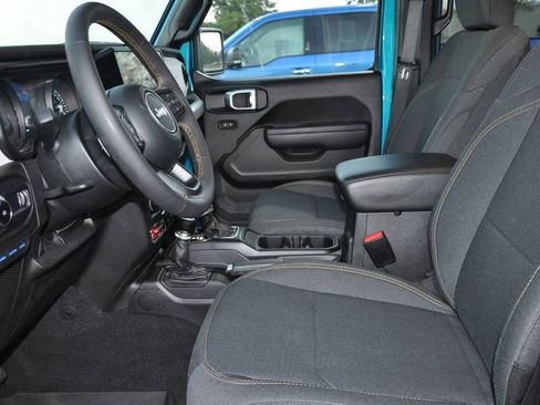 Used 2024 Jeep Wrangler Unlimited image 10