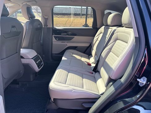 Used 2025 Lincoln Nautilus Reserve image 27