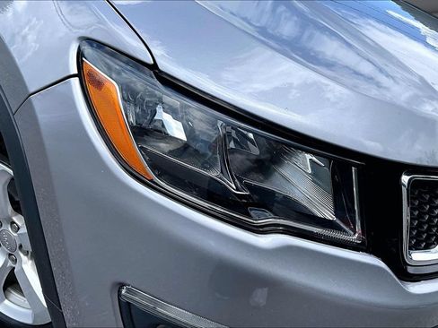 Used 2019 Jeep Compass Latitude w/ Cold Weather Group AWD/4WD image 32