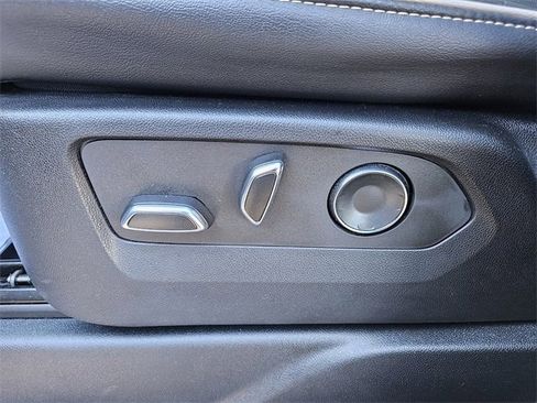 Used 2023 Cadillac Escalade ESV Premium Luxury image 9