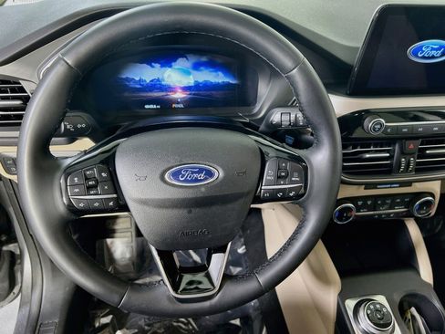 Used 2022 Ford Escape SEL w/ Technology Package FWD image 11