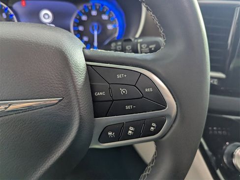 Used 2023 Chrysler Voyager LX image 29