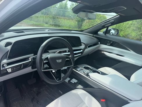 Used 2024 Cadillac Lyriq Luxury AWD/4WD image 15