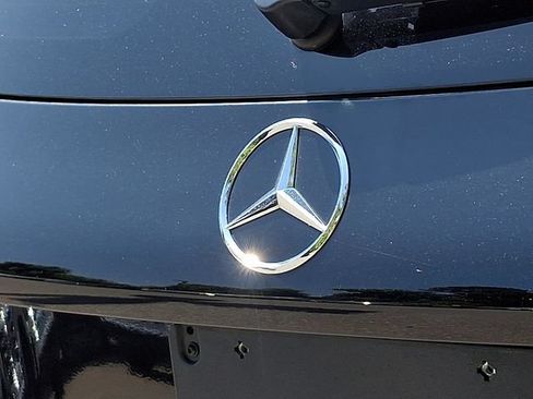 Used 2018 Mercedes-Benz GLC 300 4MATIC image 32