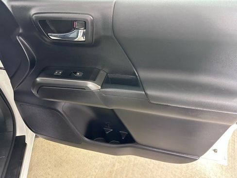 Used 2020 Toyota Tacoma TRD Sport image 9