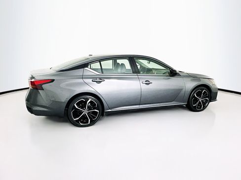 Used 2024 Nissan Altima 2.5 SR image 10