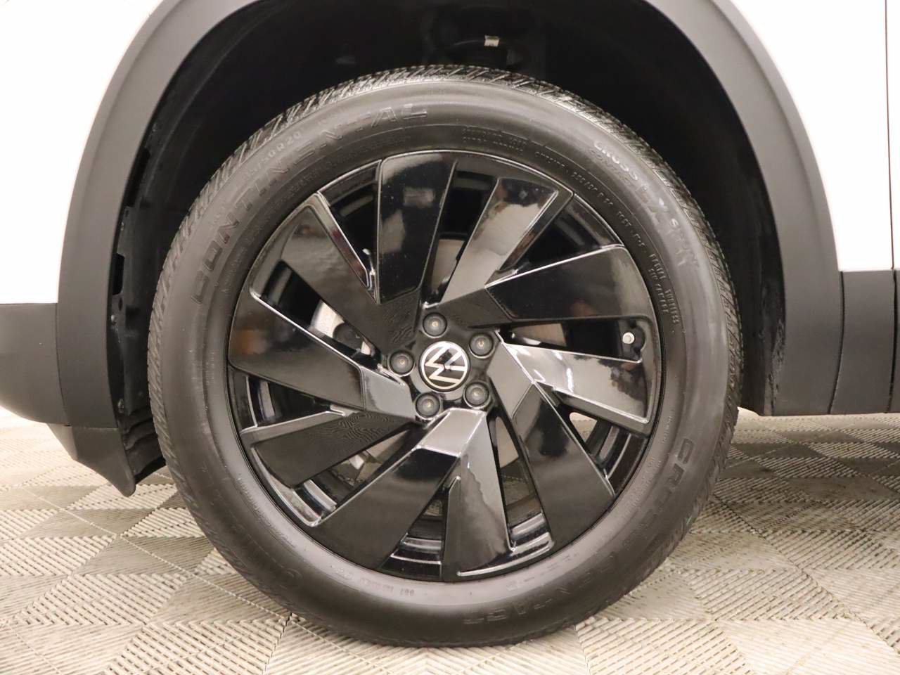 Certified 2026 Volkswagen Atlas Cross Sport SE FWD image 7