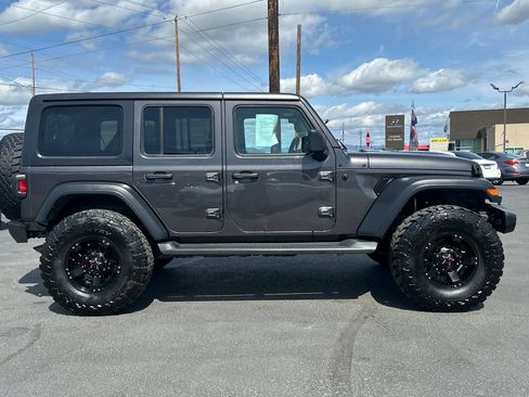 Used 2020 Jeep Wrangler Unlimited Sport AWD/4WD image 3