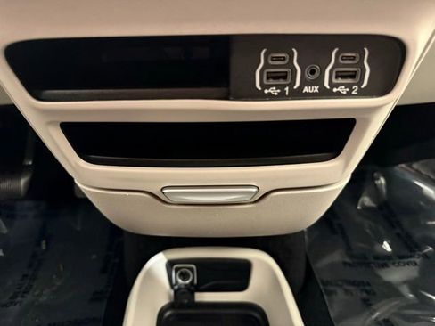 Used 2023 Chrysler Voyager LX image 38