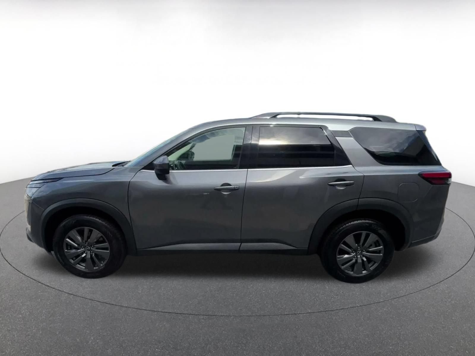 Used 2025 Nissan Pathfinder SV AWD/4WD image 8